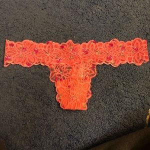 NWT PINK FLORAL THONG